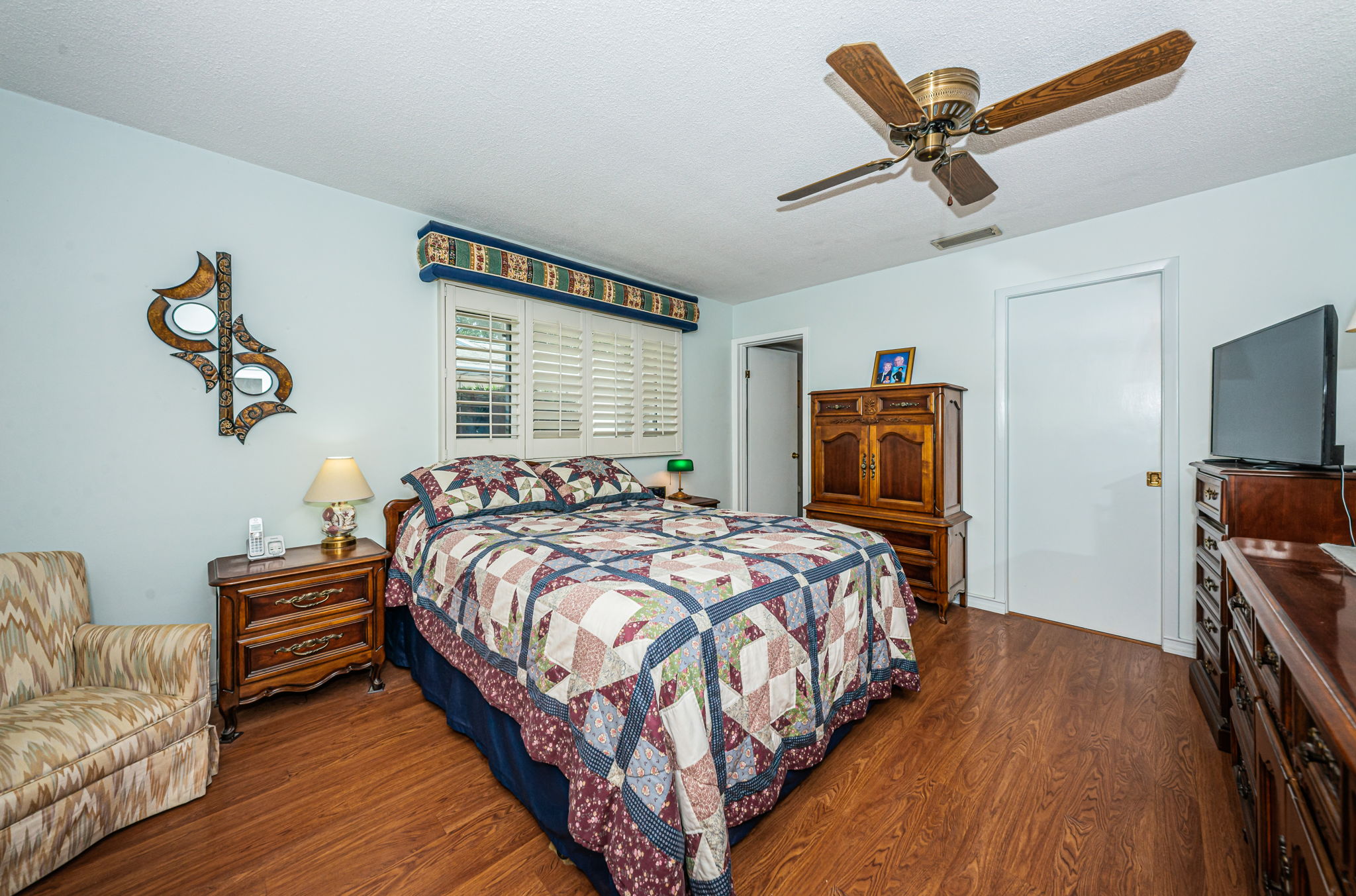 Primary Bedroom1a