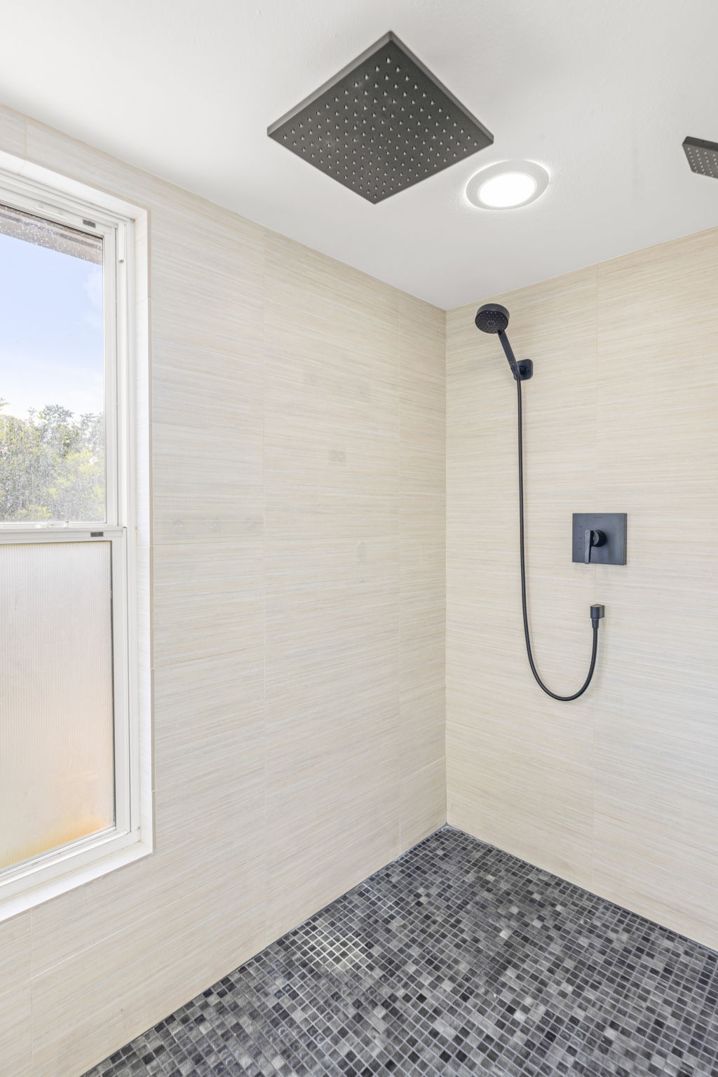 Bathroom 1 - 495A7845