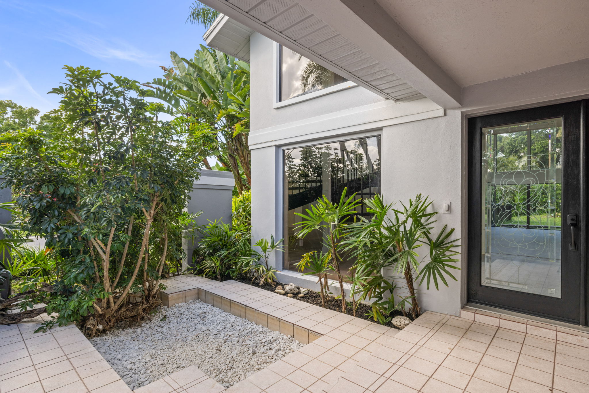 Front Entrance - 495A7877