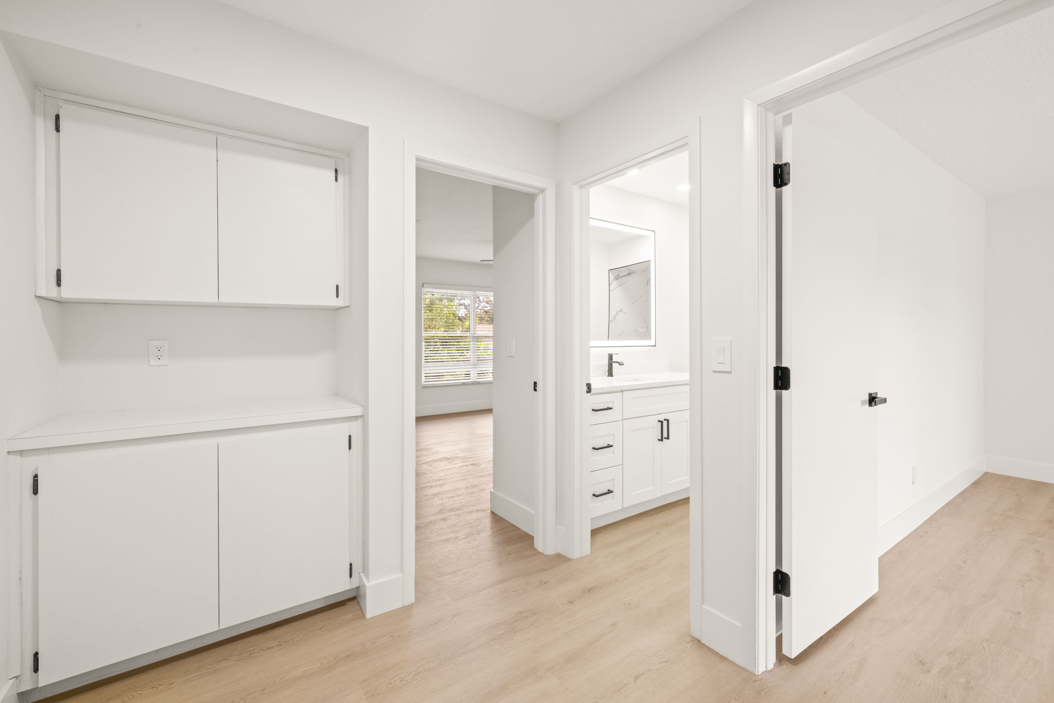 Hallway 2nd Floor - 495A7779