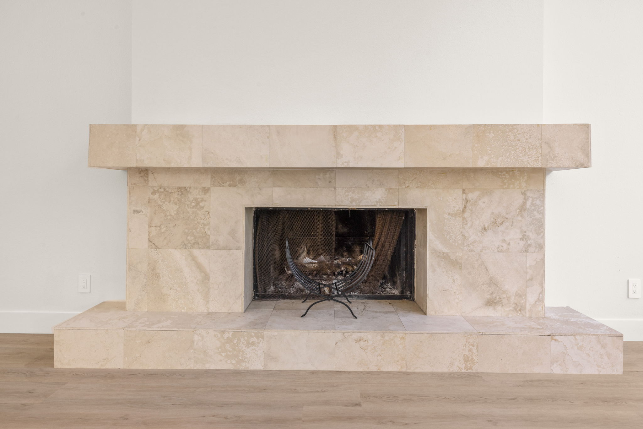 LR Fireplace - 495A7871