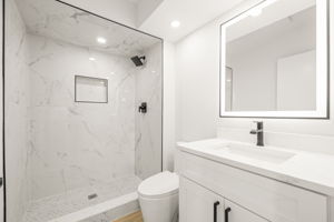 Bathroom 4 - 495A7656