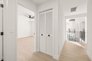 Hallway 2nd Floor - 495A7800