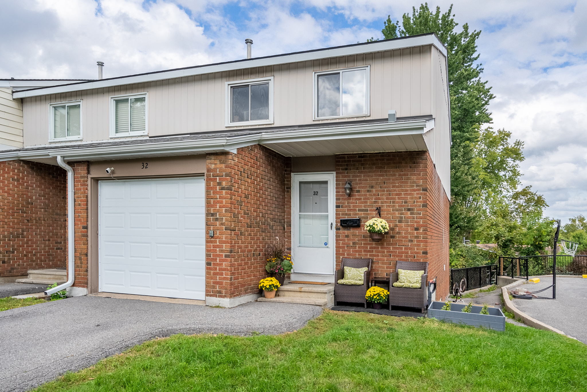 2669 Southvale Crescent, Ottawa, ON K1B 4J3, Canada Photo 2