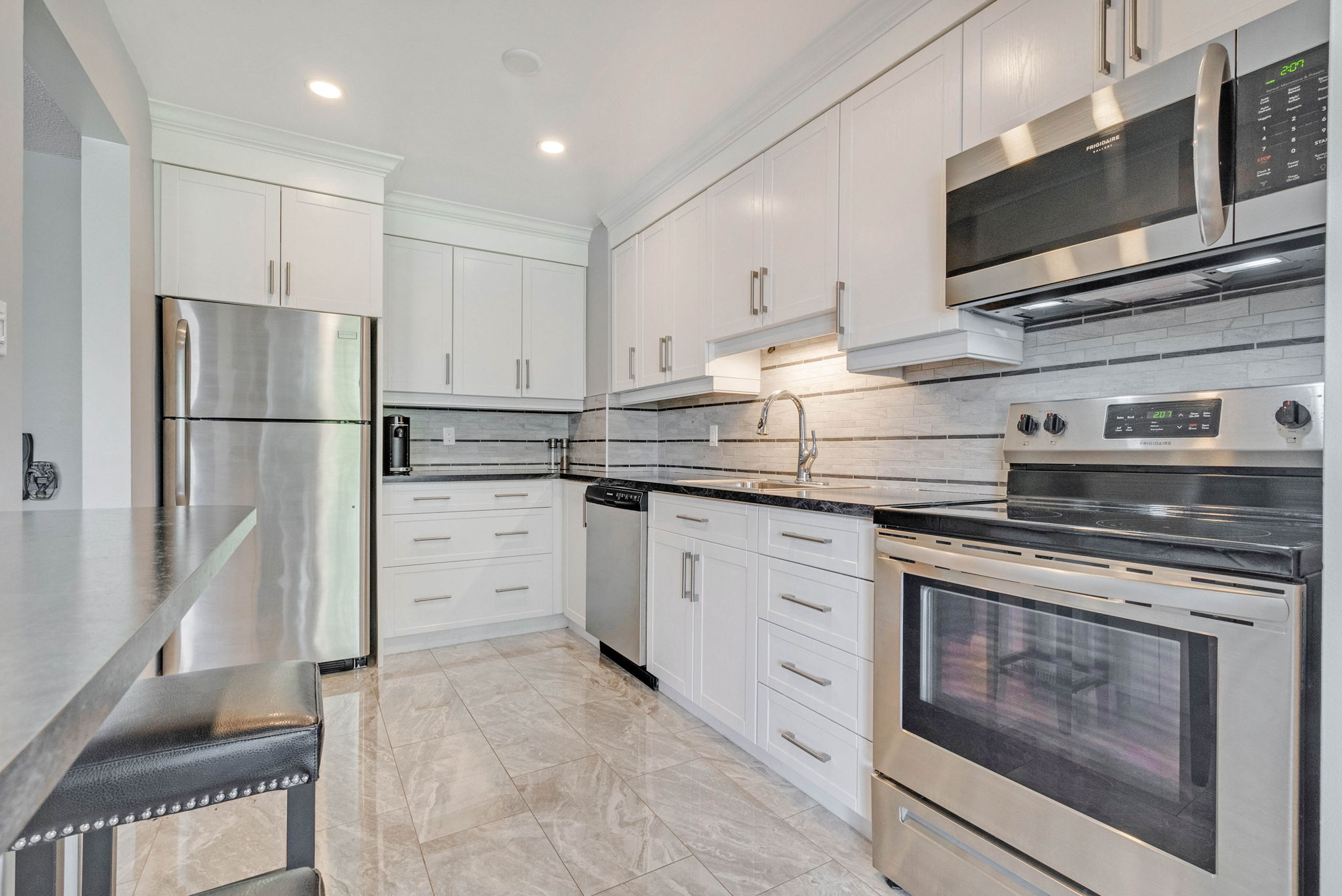 2669 Southvale Crescent, Ottawa, ON K1B 4J3, Canada Photo 10