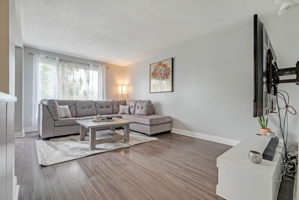 2669 Southvale Crescent, Ottawa, ON K1B 4J3, Canada Photo 4