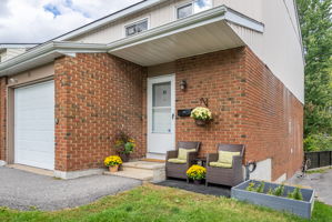 2669 Southvale Crescent, Ottawa, ON K1B 4J3, Canada Photo 2
