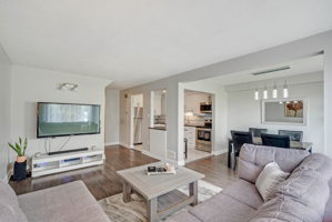 2669 Southvale Crescent, Ottawa, ON K1B 4J3, Canada Photo 6