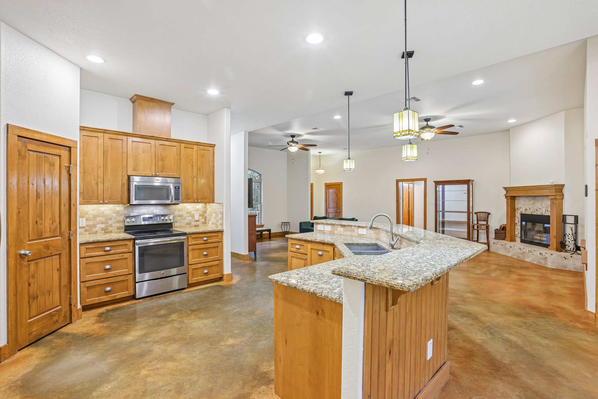 Corral Rd-S0105-027.jpg