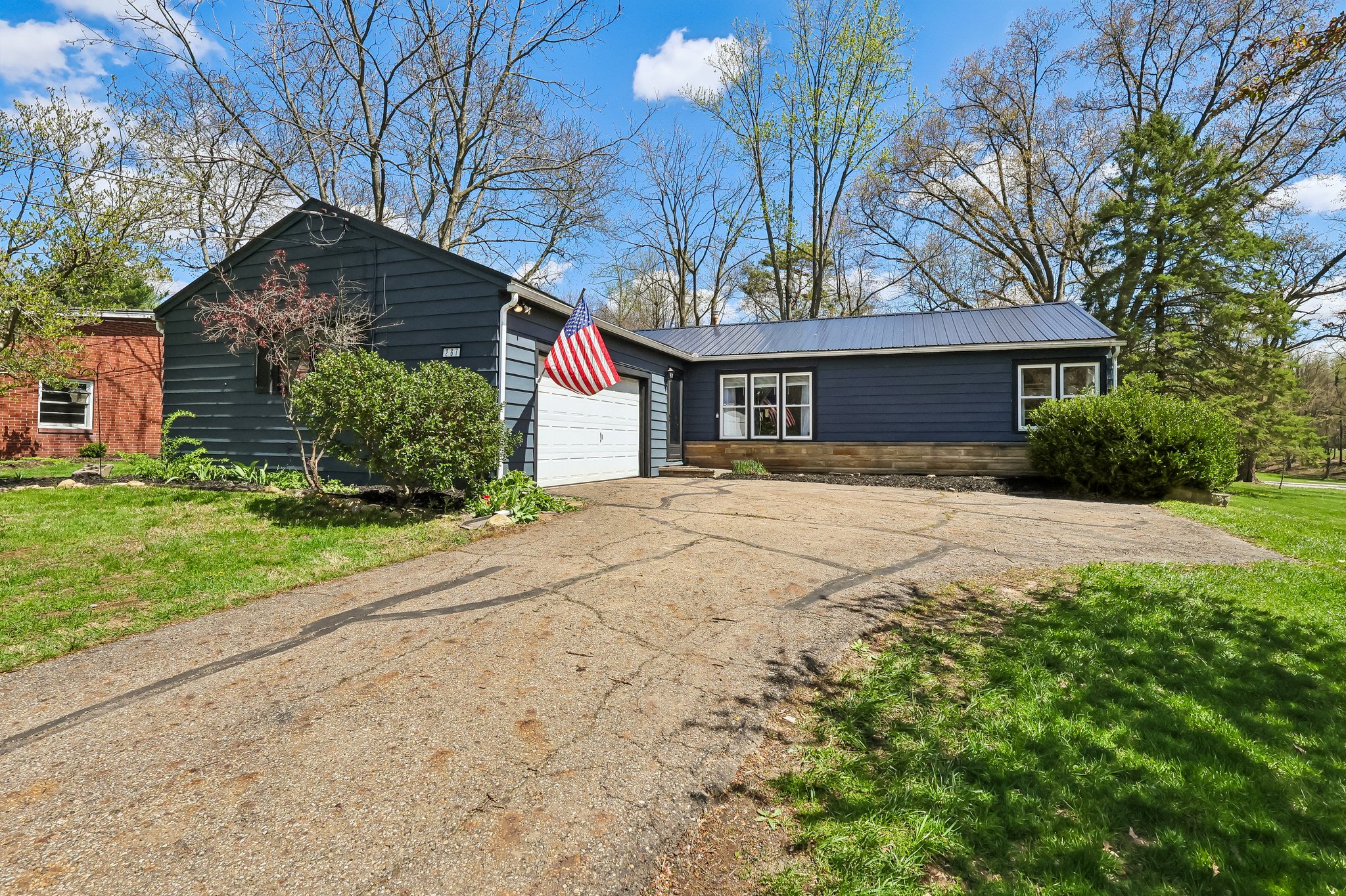 Parkview Ave-S2104-005.jpg