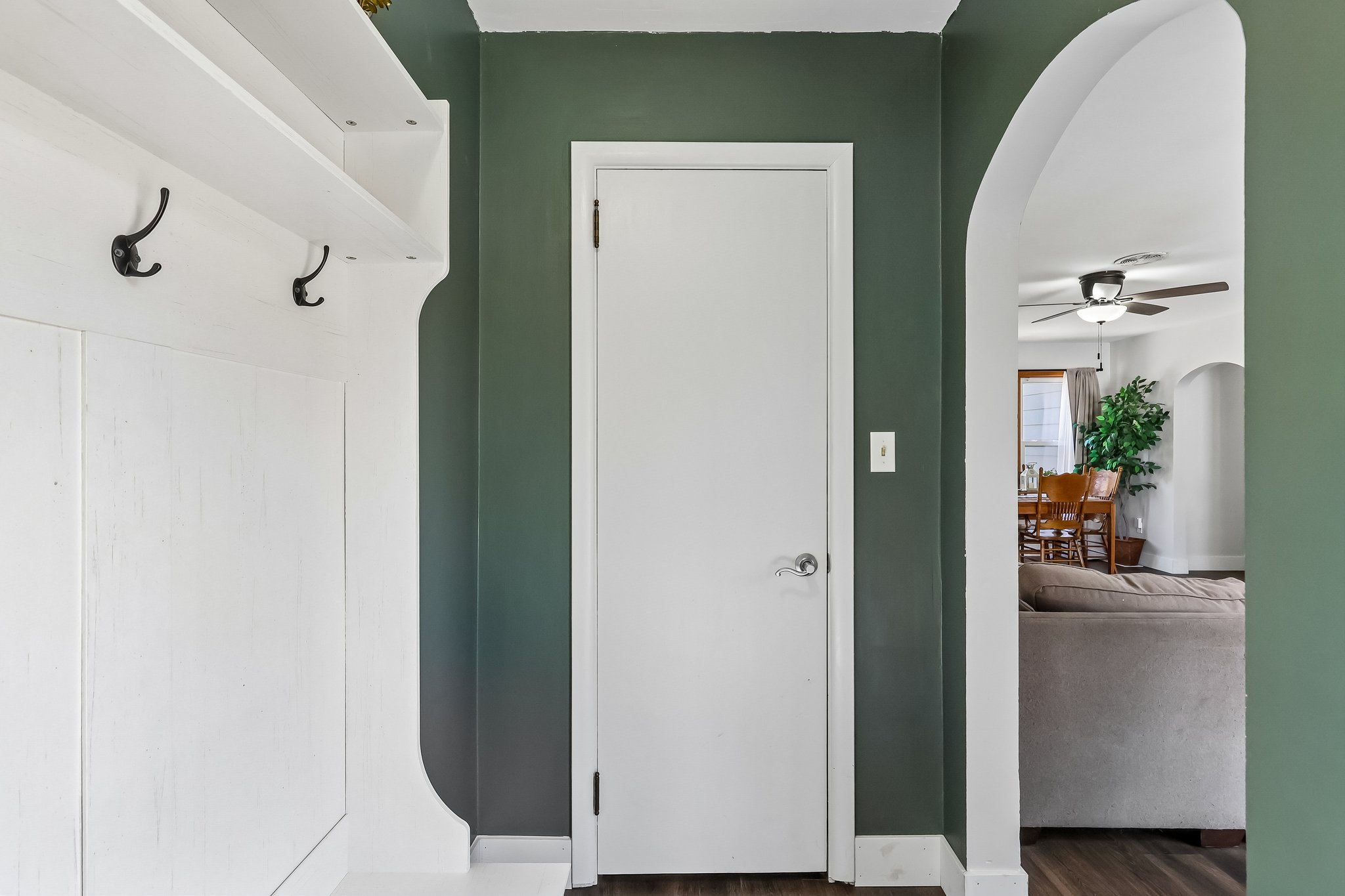 Parkview Ave-S2104-007.jpg