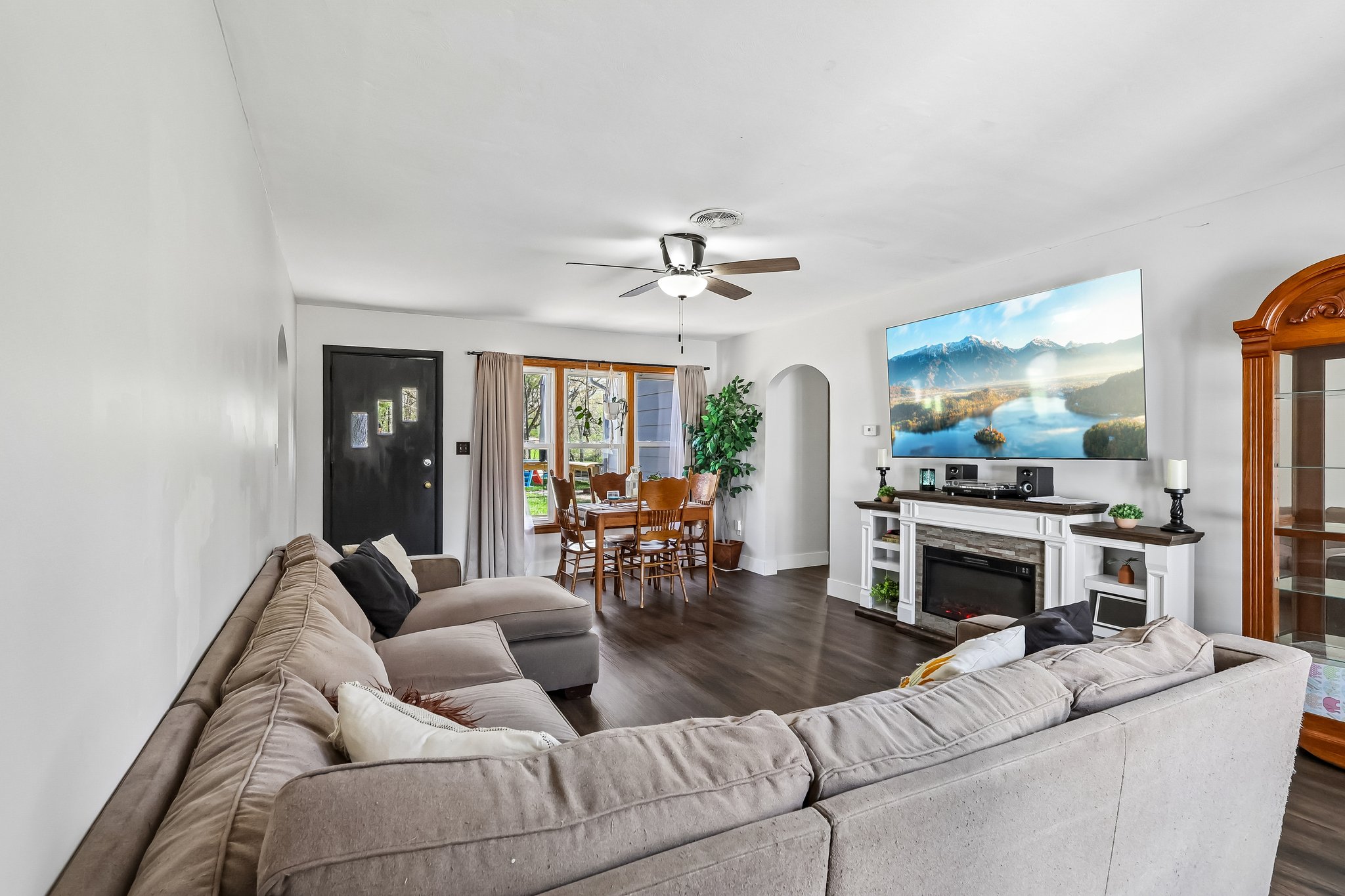 Parkview Ave-S2104-009.jpg