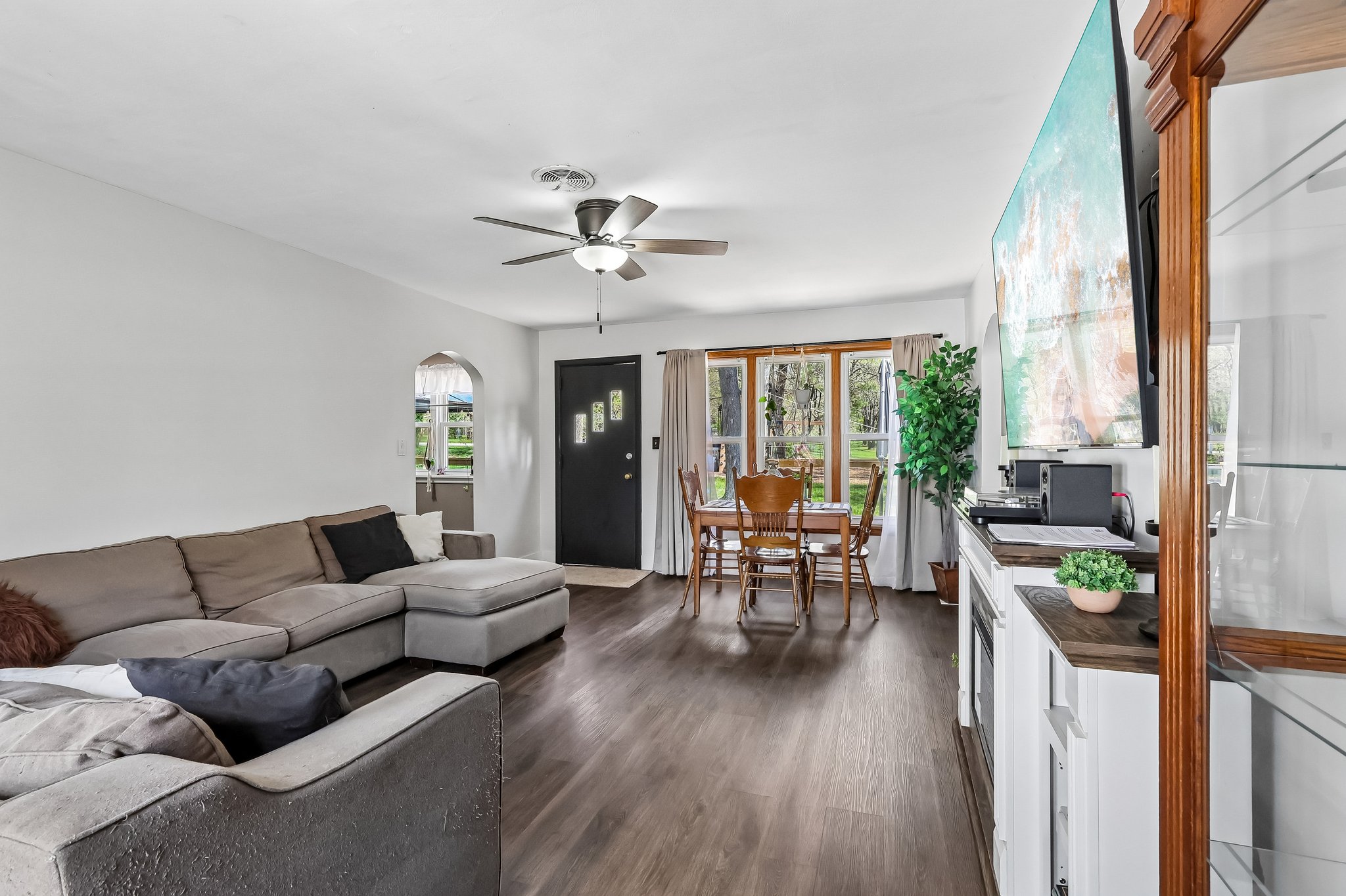 Parkview Ave-S2104-011.jpg