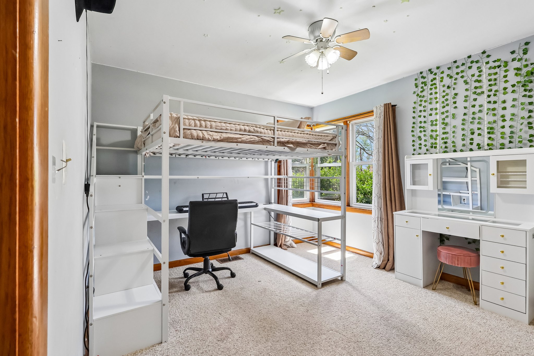 Parkview Ave-S2104-021.jpg