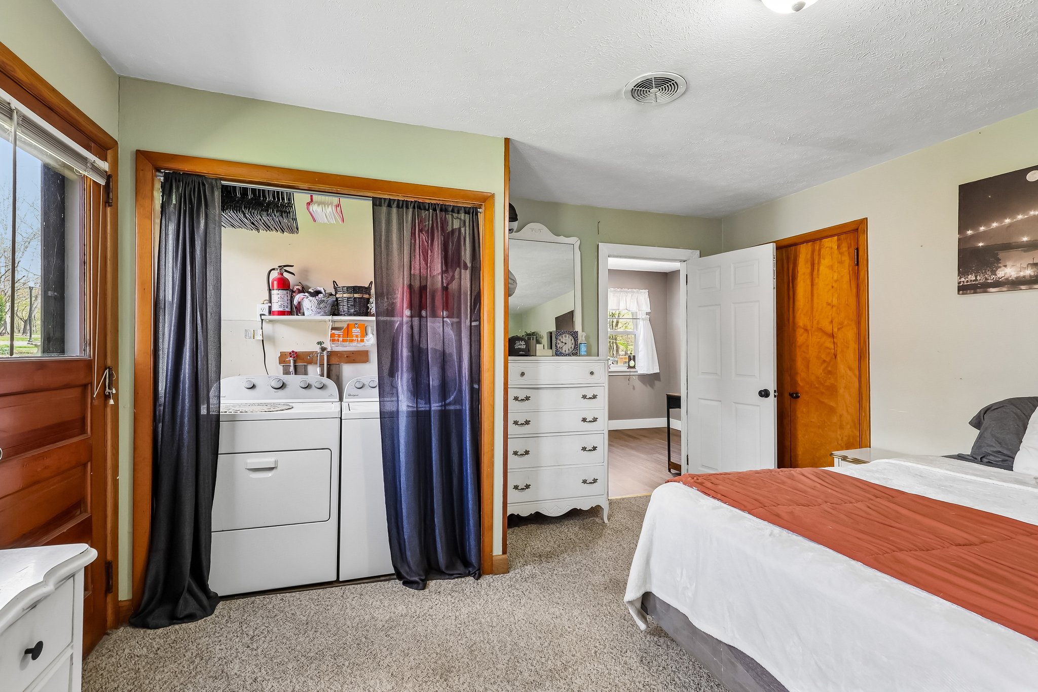 Parkview Ave-S2104-027.jpg