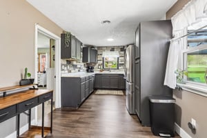 Parkview Ave-S2104-013.jpg