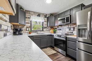 Parkview Ave-S2104-014.jpg