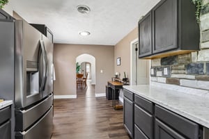 Parkview Ave-S2104-016.jpg