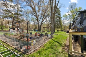 Parkview Ave-S2104-042.jpg