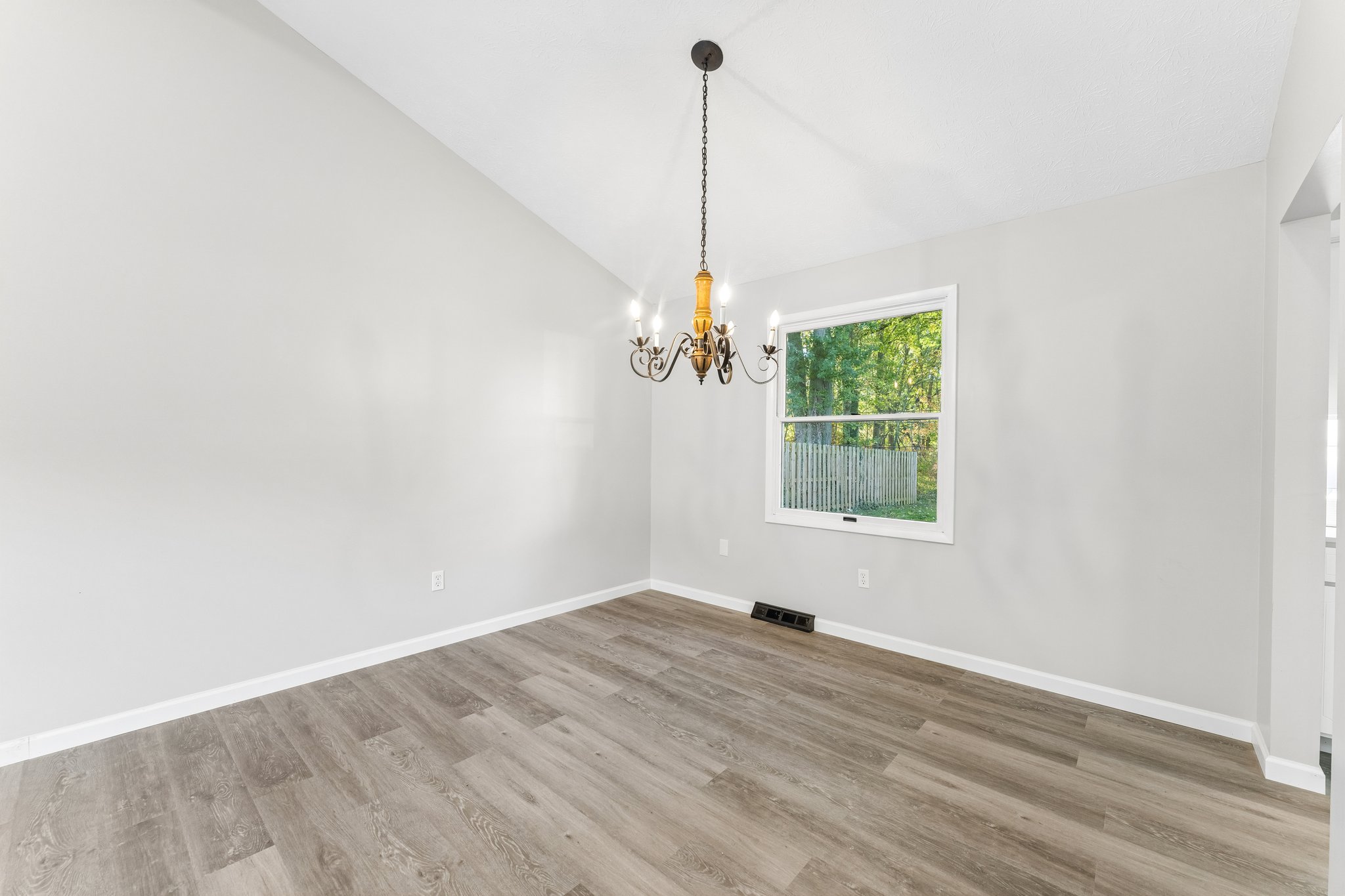 Sweetbriar Dr-S1610-013.jpg