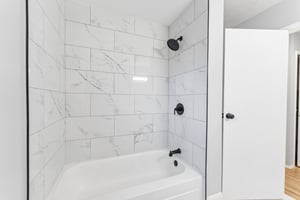 Sweetbriar Dr-S1610-020.jpg