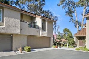 End-unit with direct access to great natural light
