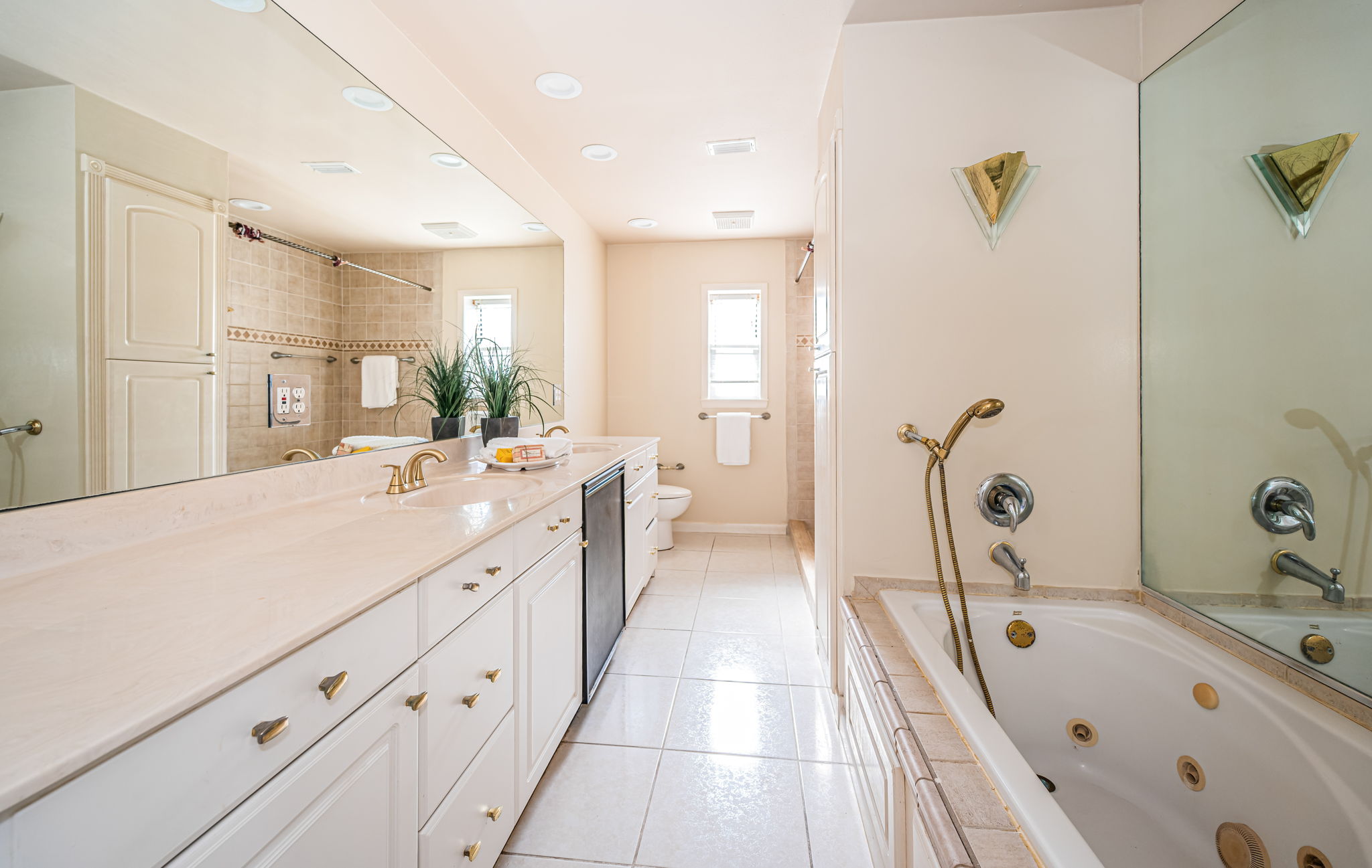 Master Bathroom1a