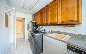 Laundry Room1b