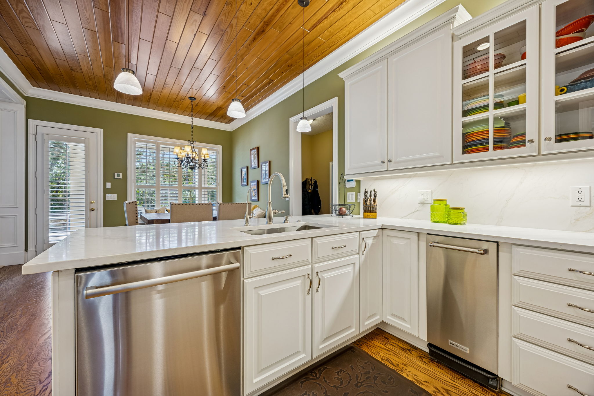 Quartz Countertops & Backsplash