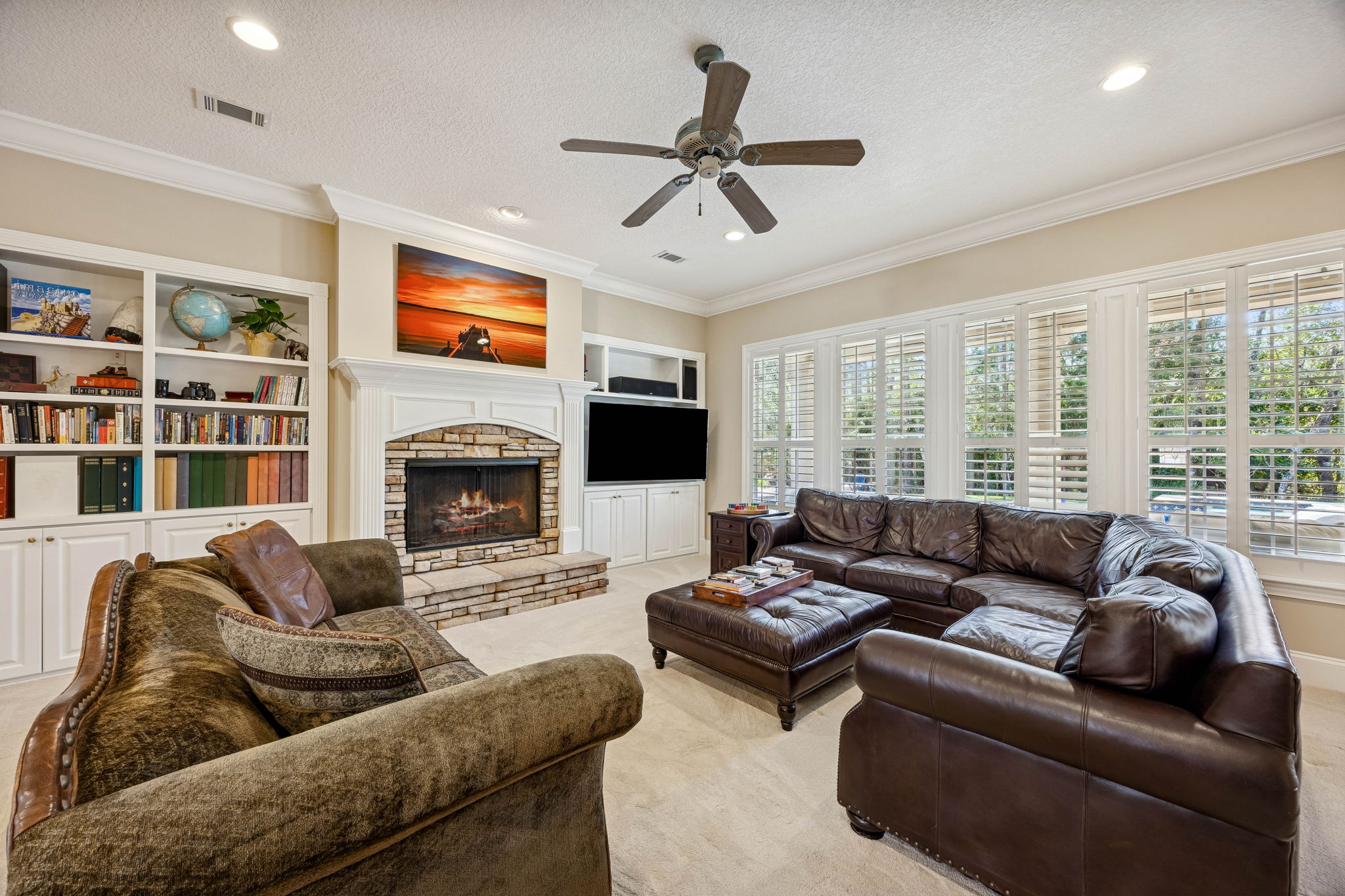 Fireplace & Built-ins