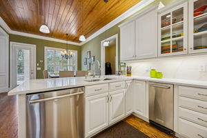 Quartz Countertops & Backsplash