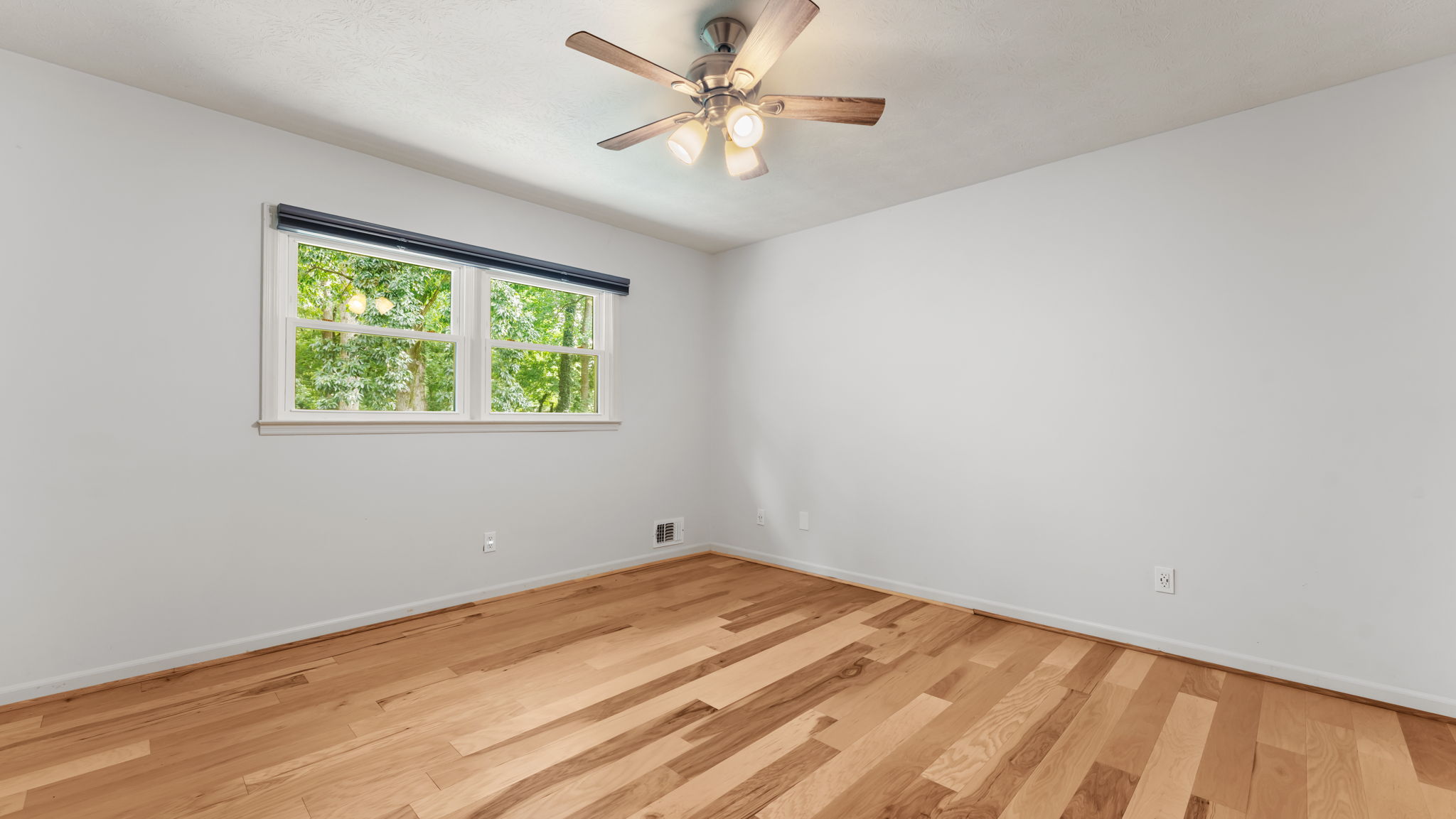  Photo 37
