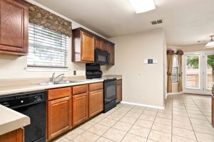 268 Donalan Dr, Converse, TX 78109, USA Photo 11