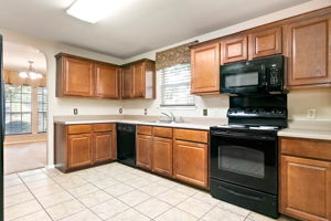 268 Donalan Dr, Converse, TX 78109, USA Photo 9