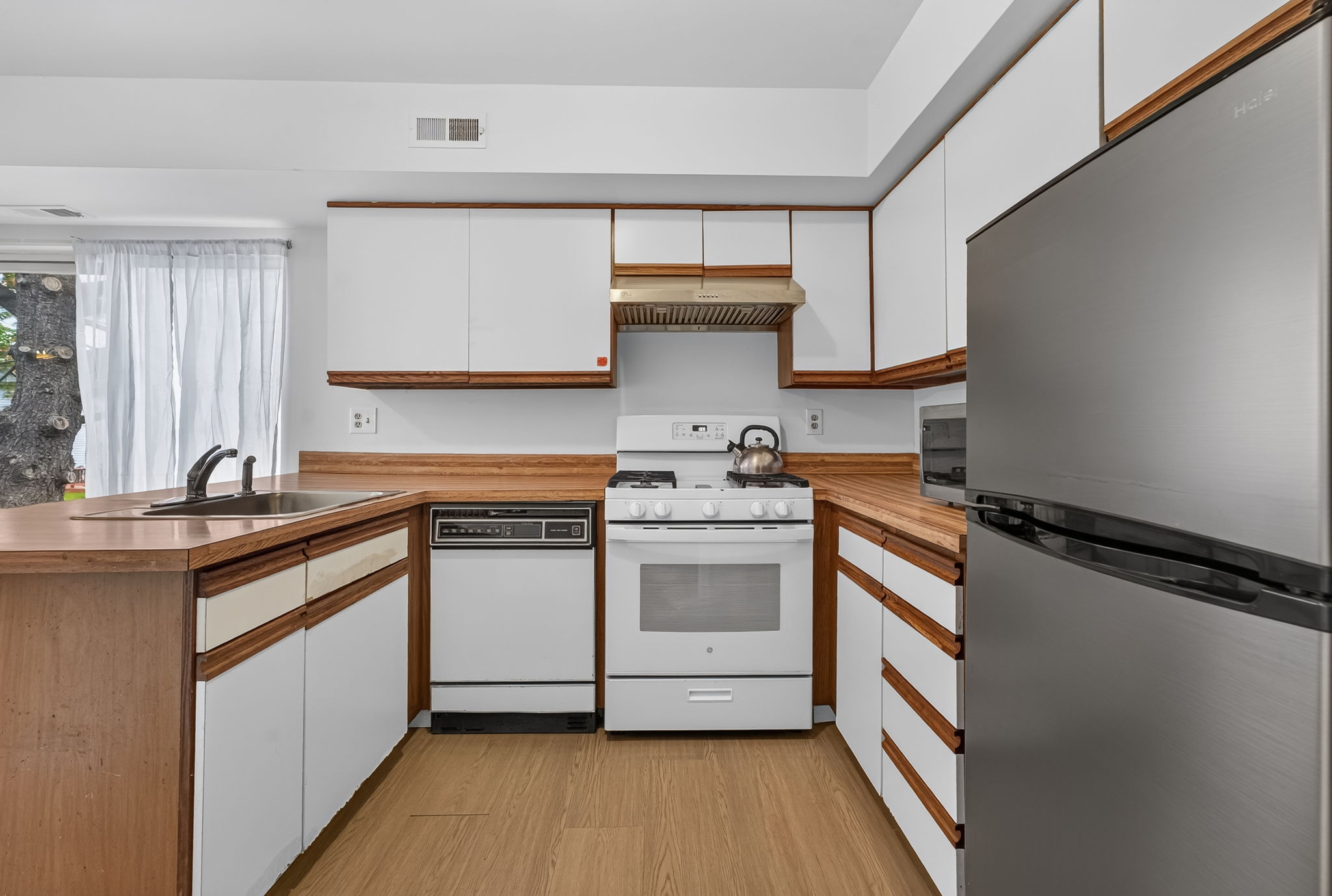 Kitchen GE 5-Burner Range (2023)/Self Clean Oven/Vent Hood Dishwasher (AS IS) Stainless Steel Refrigerator