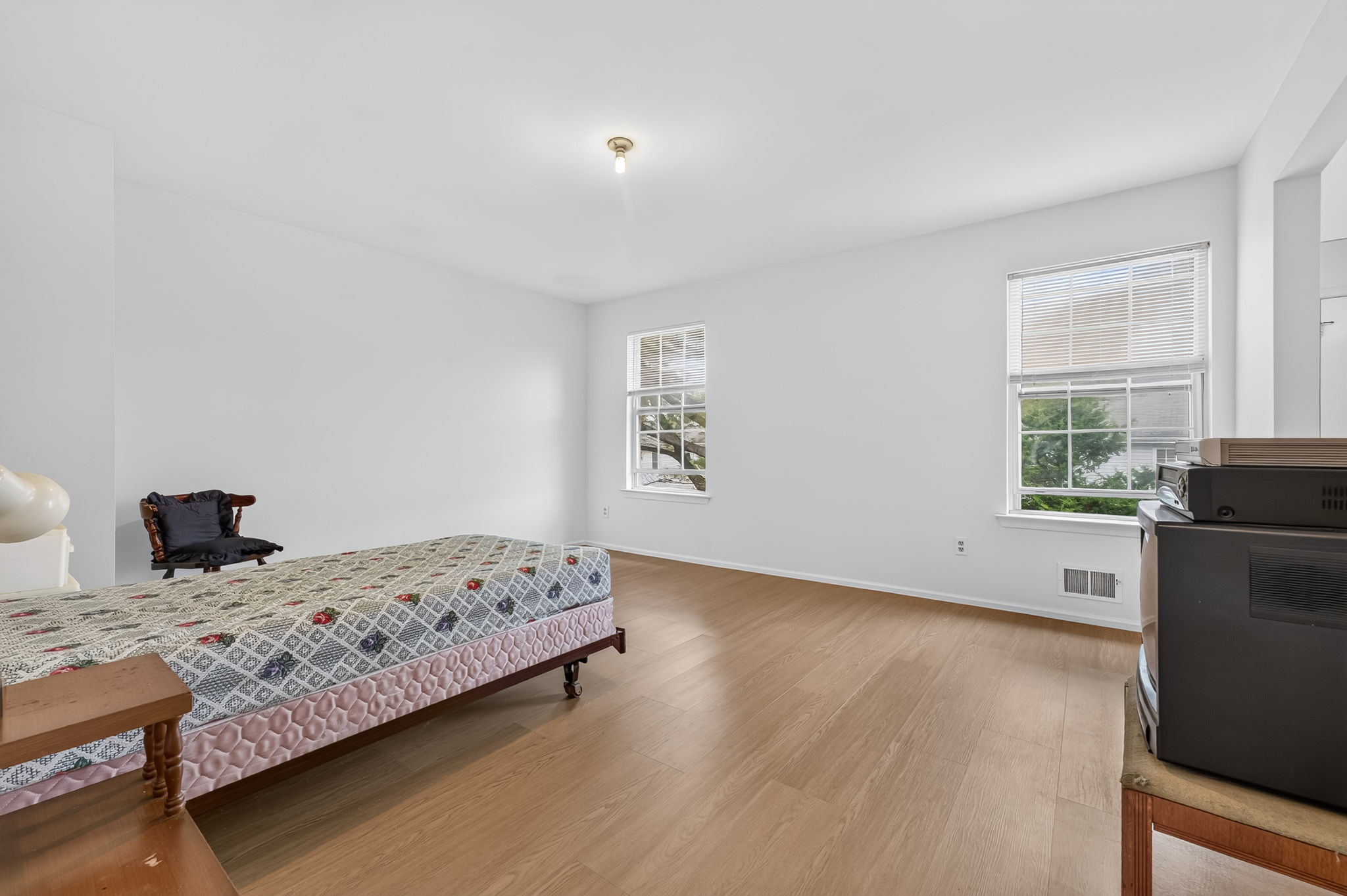 Primary Suite-Dressing Area/Make-up Counter/Plate Glass Mirror Walk-in Closet LVP Flooring - 2025