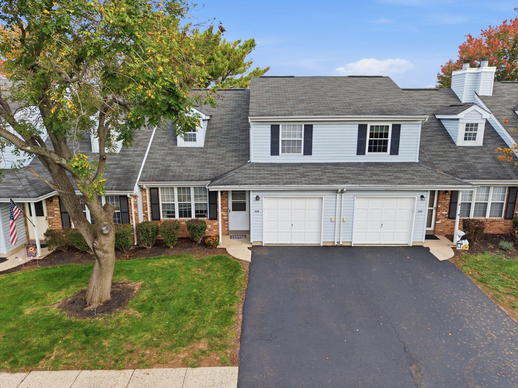 Interior Townhouse/2 Levels Brick and Vinyl Sided Exterior Pop-up Attic 1 Car Attached Garage Additional Assigned Parking Public Sewer and Water Community Amenities: Outdoor Pool, Tennis Courts This community backs to Quailbrook Golf Course.