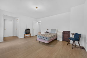 Primary Suite Dressing Area/Make-up Counter/Plate Glass Mirror Walk-in Closet LVP Flooring - 2025