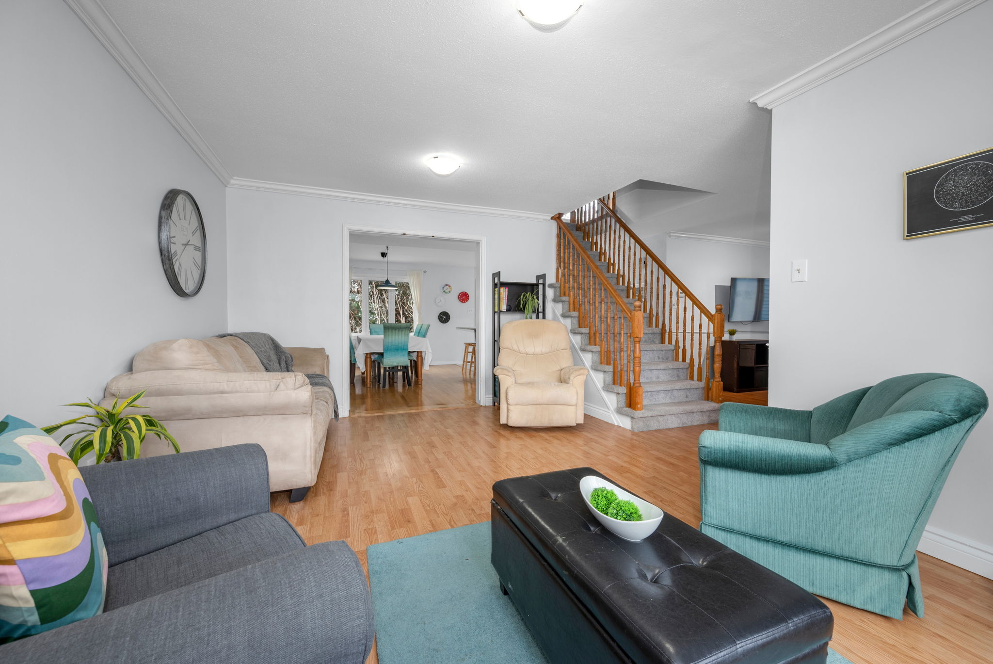 Spacious living room