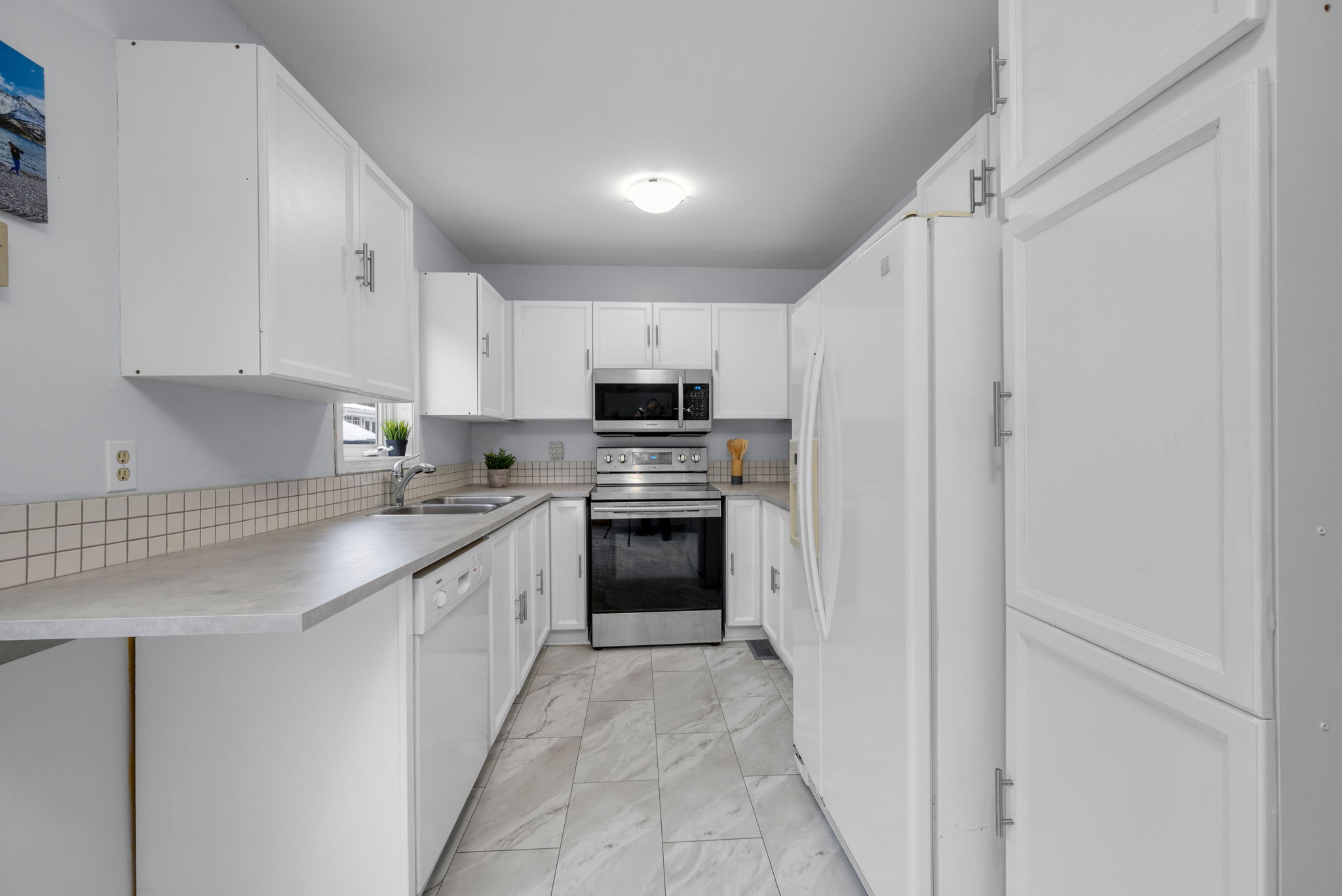 Lots of county space for those who like to cook