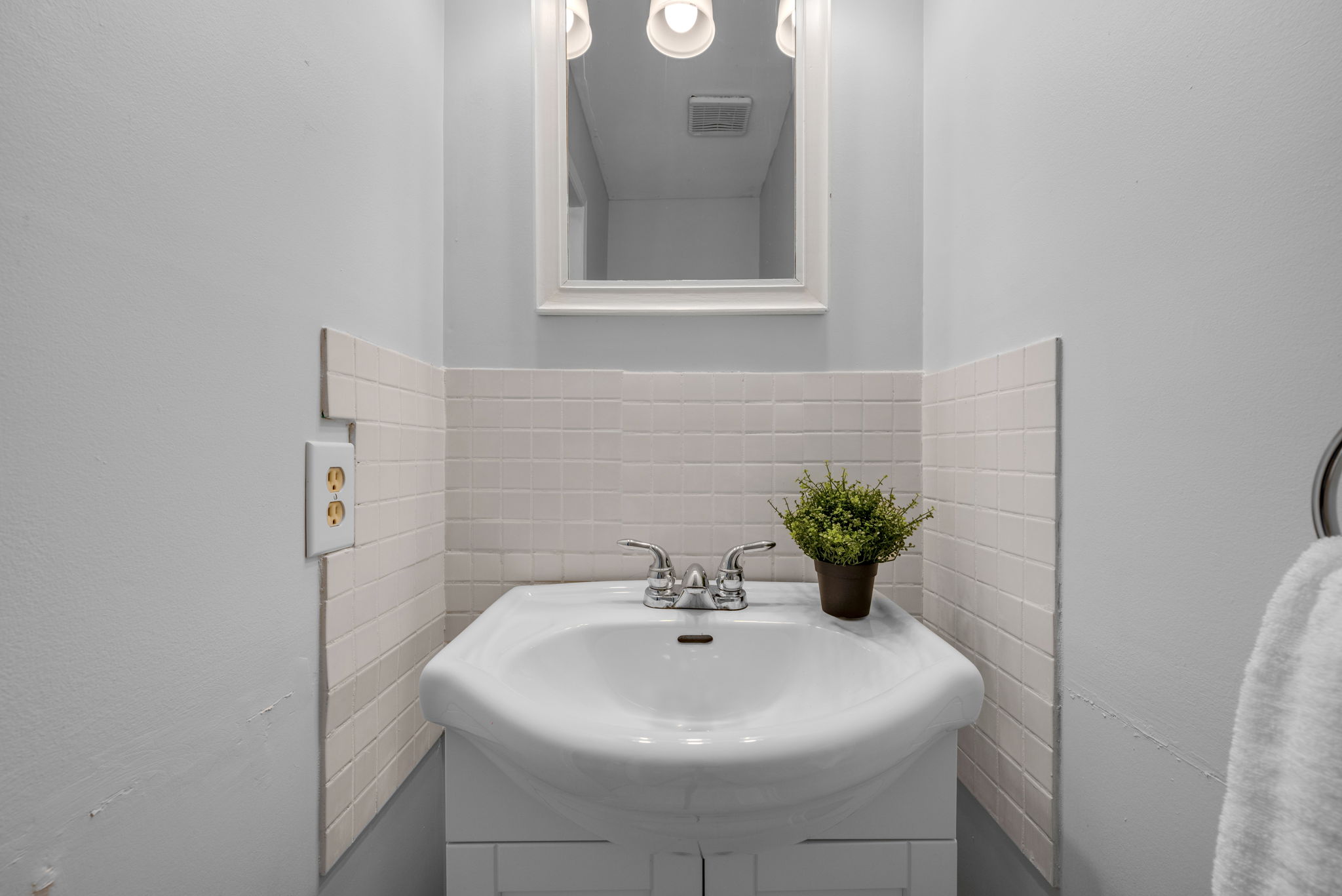 Mainfloor powder room