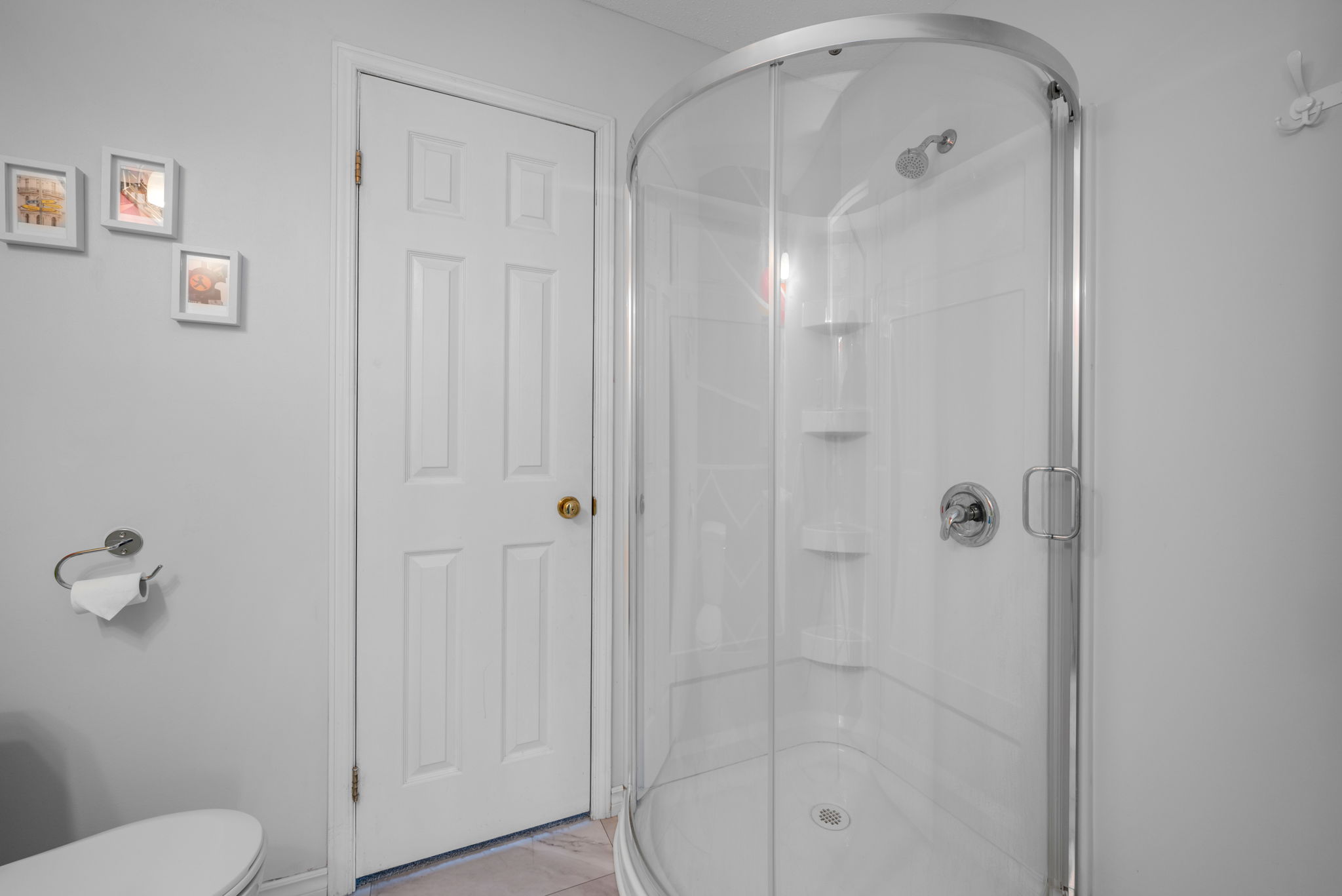 Jack and Jill ensuite bathroom