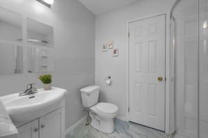 Jack and Jill ensuite bathroom