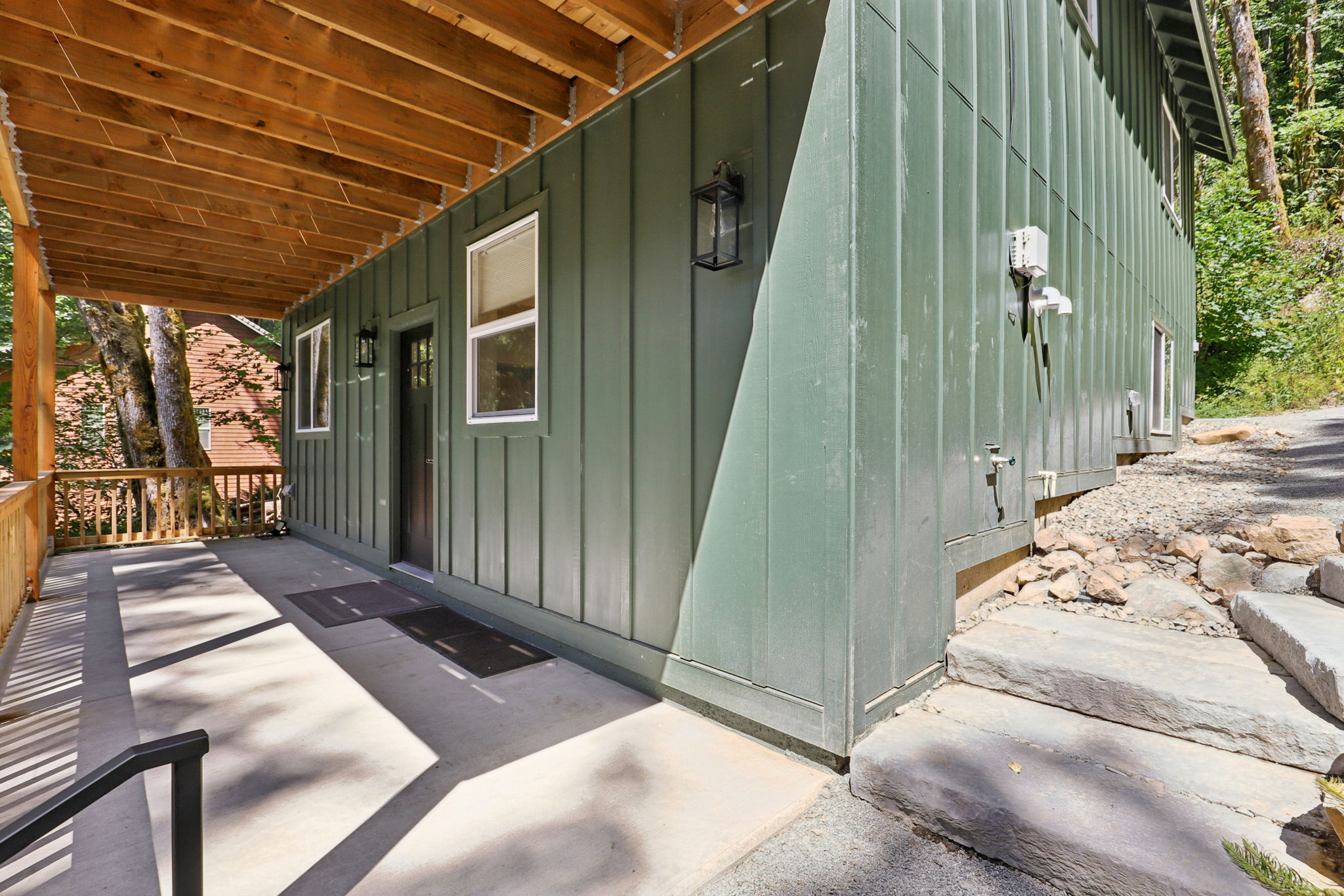 E Henry Creek Rd-S3110-004