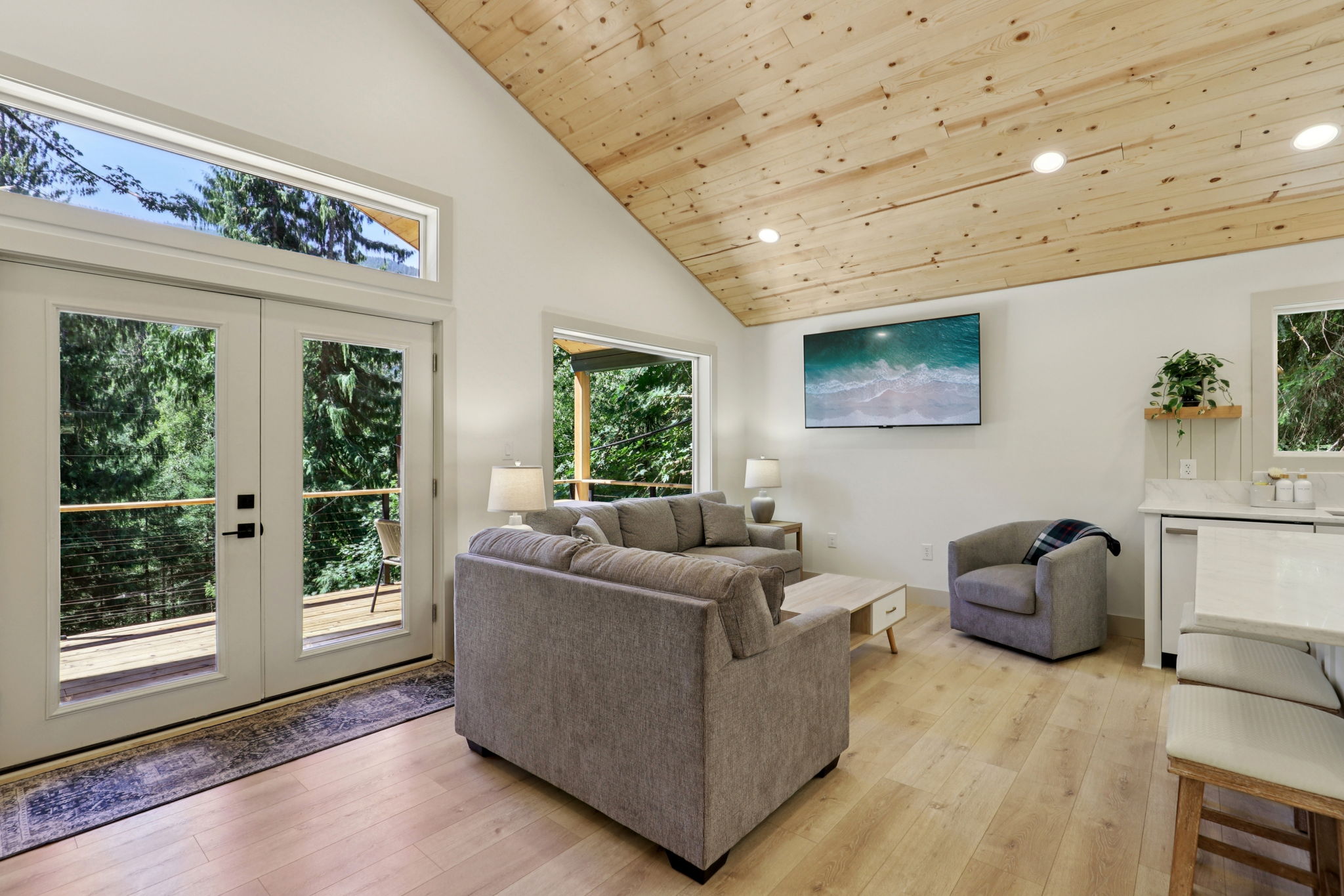 E Henry Creek Rd-S3110-019