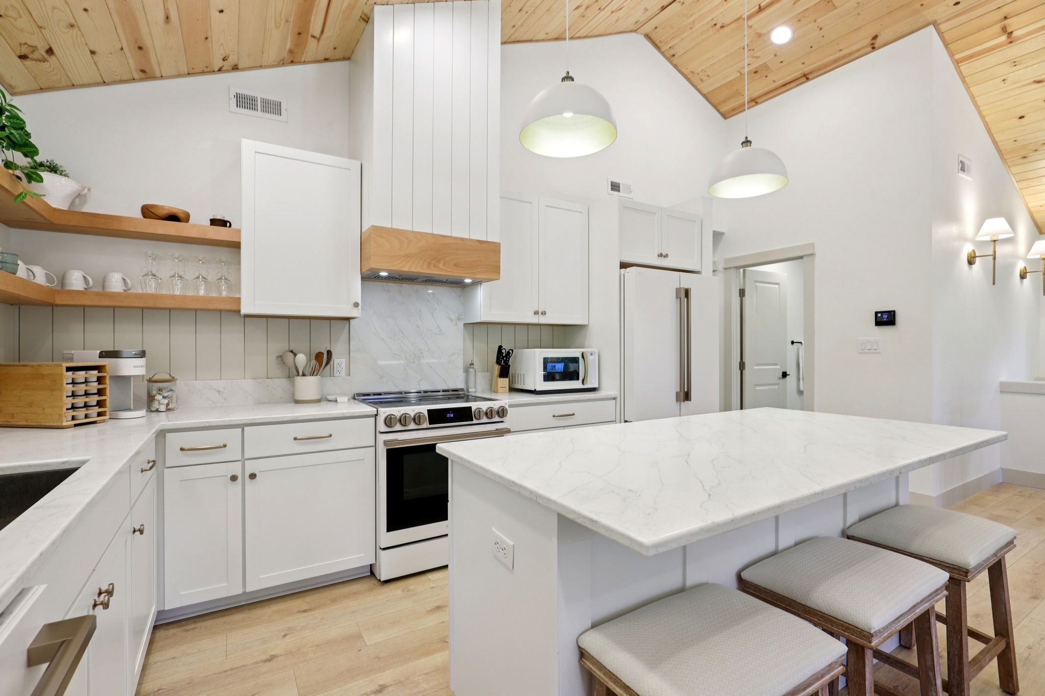 E Henry Creek Rd-S3110-044