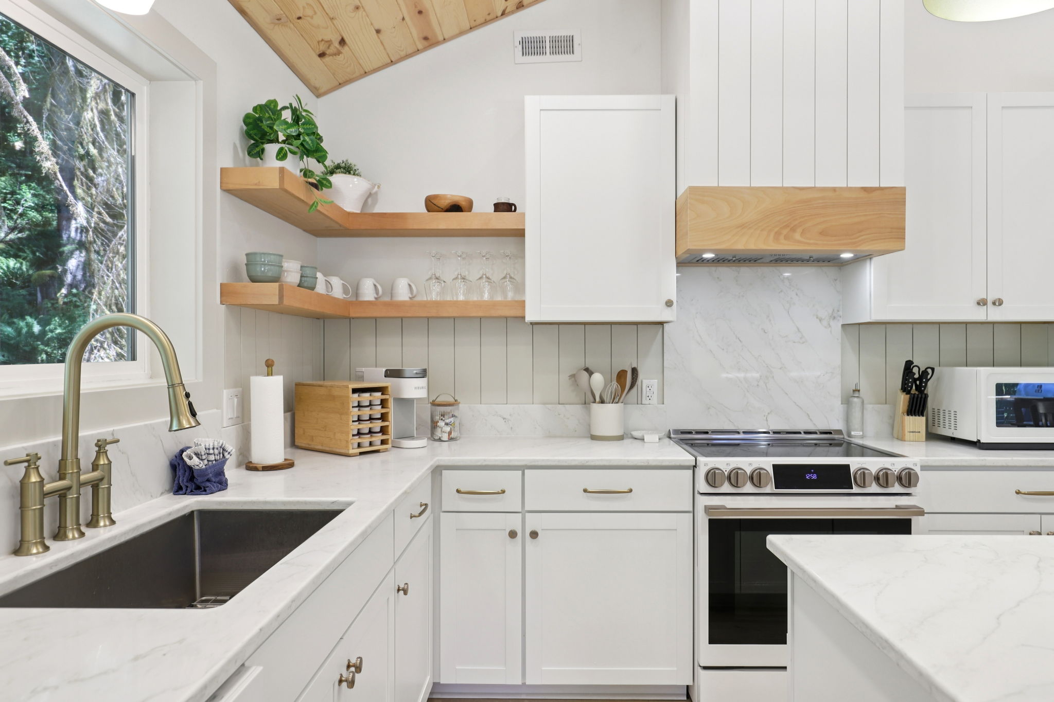 E Henry Creek Rd-S3110-046