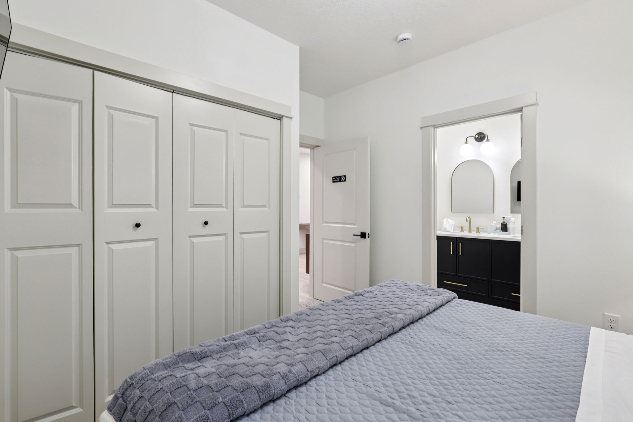 E Henry Creek Rd-S3110-061