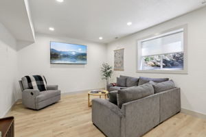 E Henry Creek Rd-S3110-018