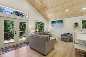 E Henry Creek Rd-S3110-019